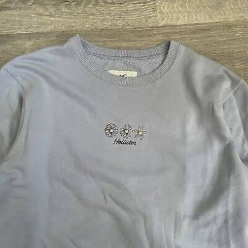 Hollister Women’s Light Blue Crew Neck Sweatshirt